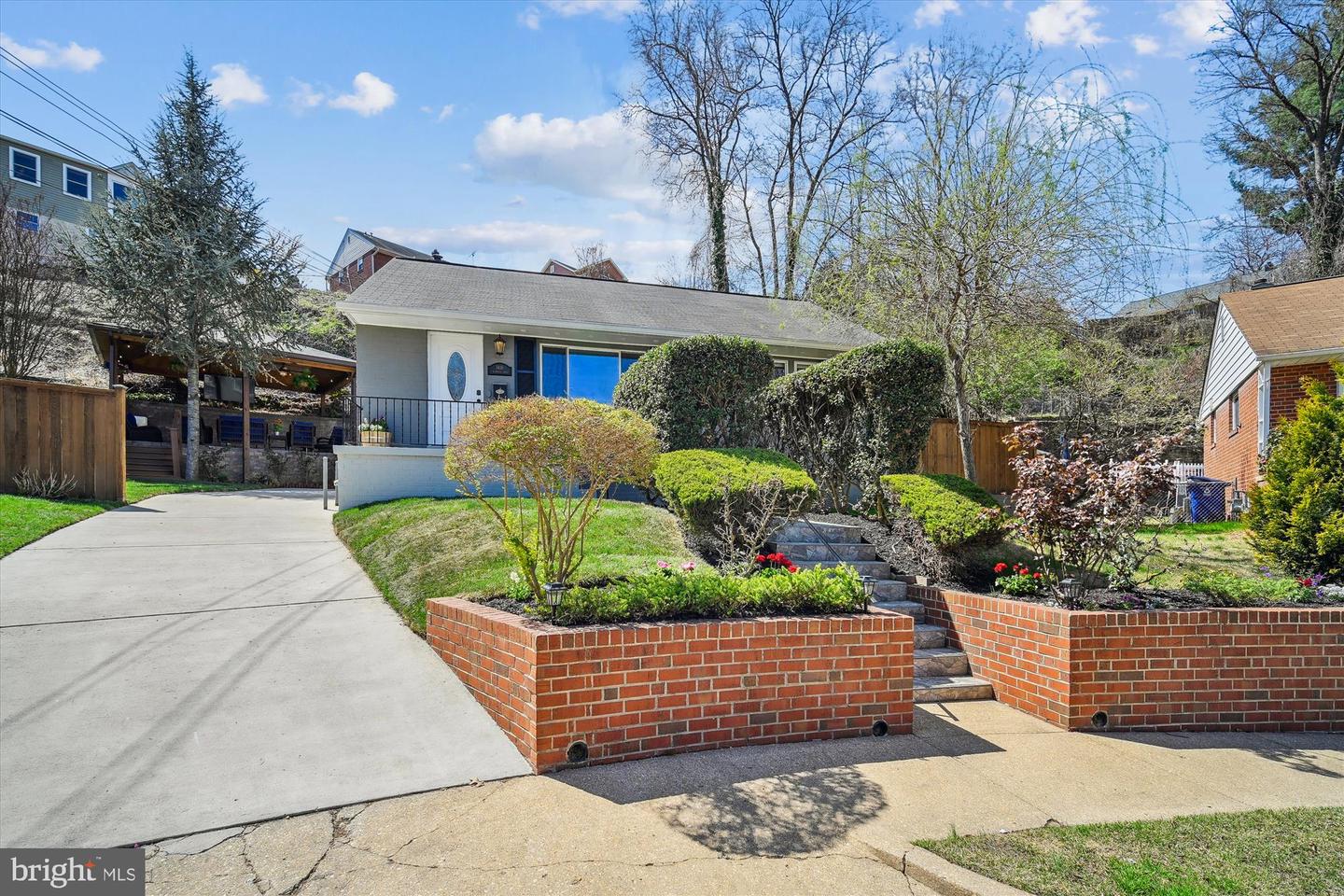 1416 S BUCHANAN ST, ARLINGTON, Virginia 22204, 3 Bedrooms Bedrooms, ,2 BathroomsBathrooms,Residential,For sale,1416 S BUCHANAN ST,VAAR2055000 MLS # VAAR2055000
