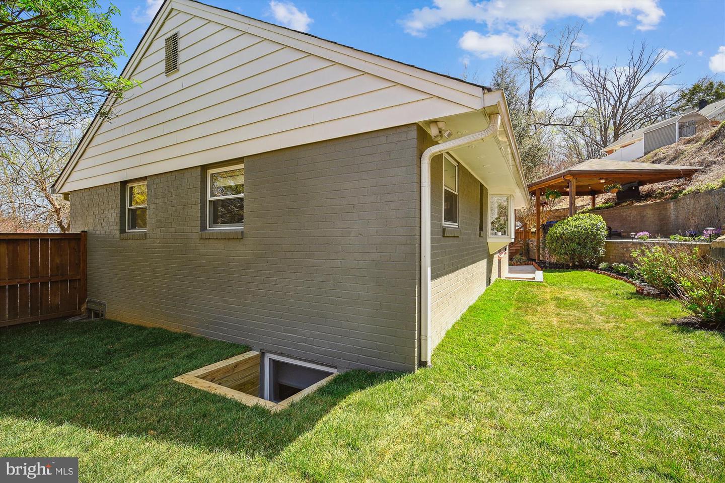 1416 S BUCHANAN ST, ARLINGTON, Virginia 22204, 3 Bedrooms Bedrooms, ,2 BathroomsBathrooms,Residential,For sale,1416 S BUCHANAN ST,VAAR2055000 MLS # VAAR2055000