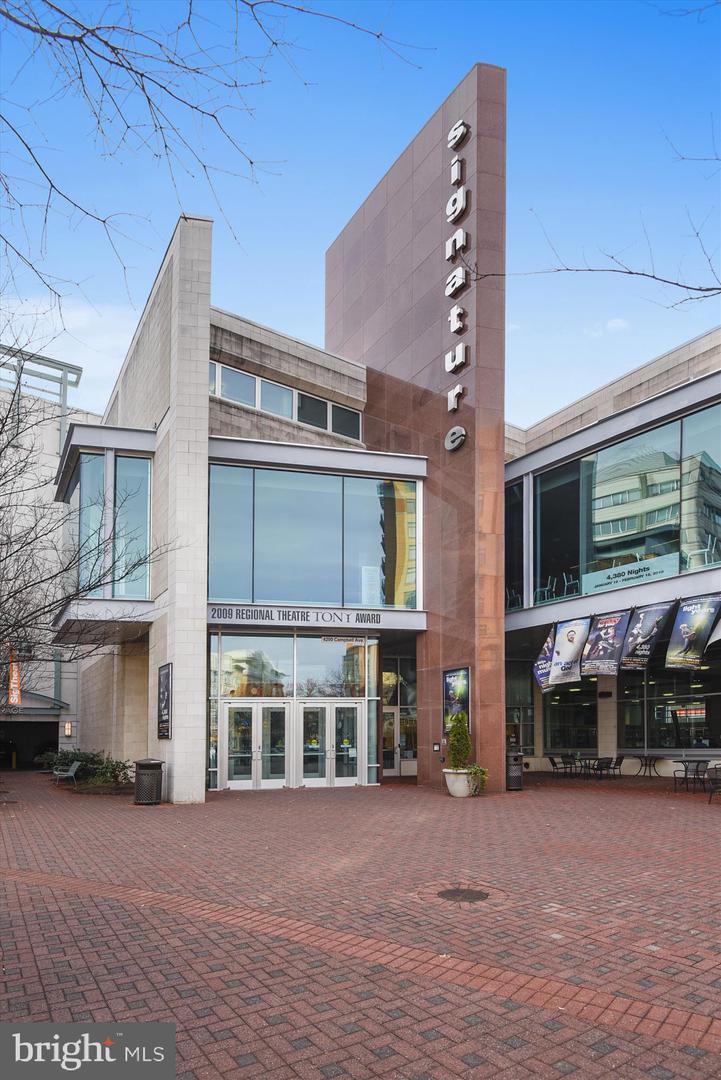1416 S BUCHANAN ST, ARLINGTON, Virginia 22204, 3 Bedrooms Bedrooms, ,2 BathroomsBathrooms,Residential,For sale,1416 S BUCHANAN ST,VAAR2055000 MLS # VAAR2055000