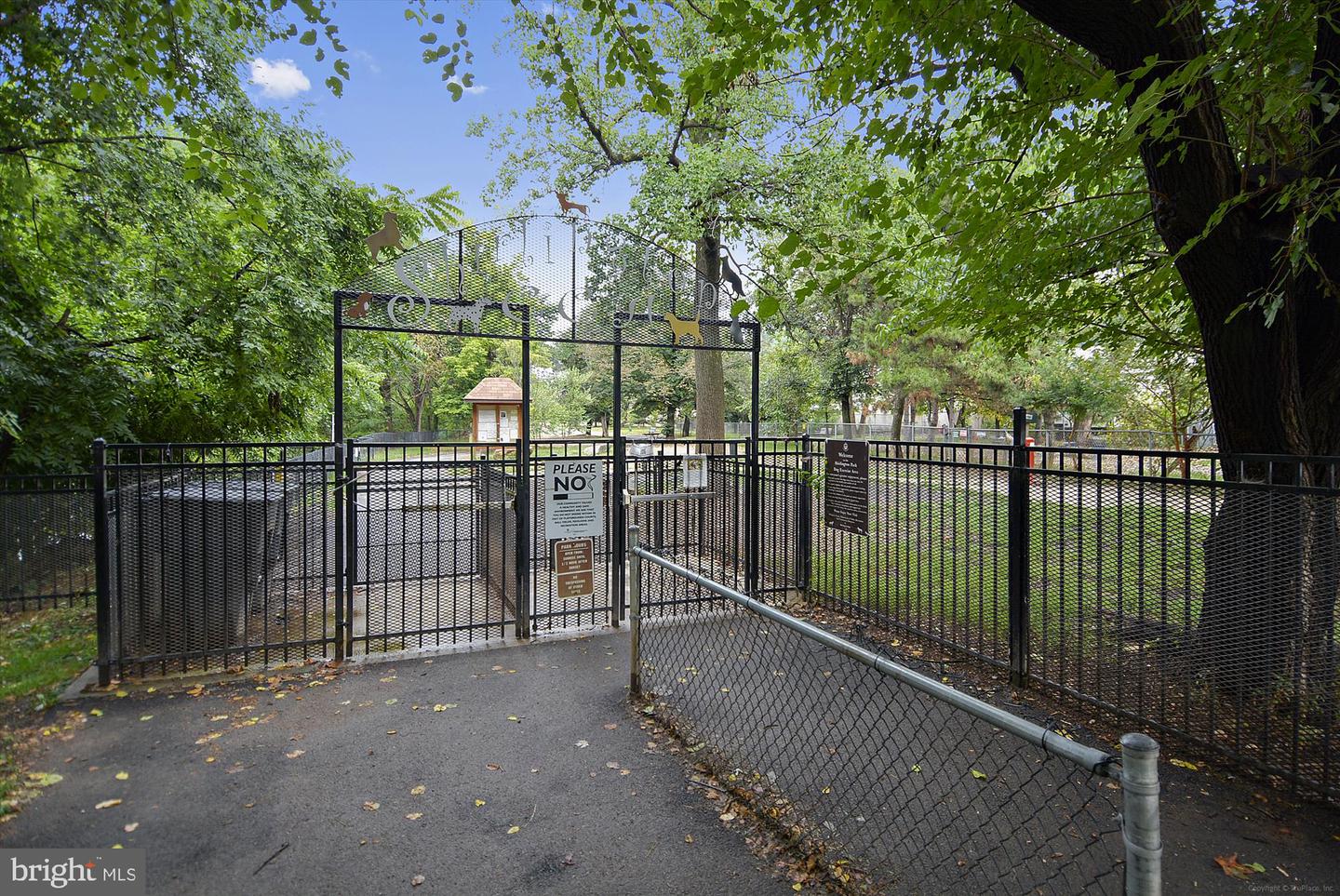 1416 S BUCHANAN ST, ARLINGTON, Virginia 22204, 3 Bedrooms Bedrooms, ,2 BathroomsBathrooms,Residential,For sale,1416 S BUCHANAN ST,VAAR2055000 MLS # VAAR2055000