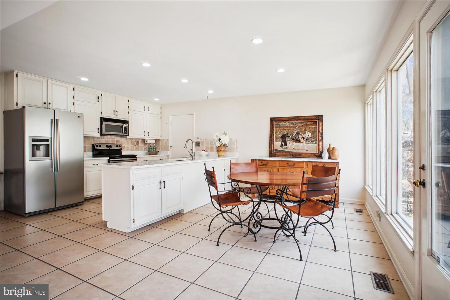 4054 41ST ST N, MCLEAN, Virginia 22101, 6 Bedrooms Bedrooms, ,3 BathroomsBathrooms,Residential,For sale,4054 41ST ST N,VAFX2230460 MLS # VAFX2230460
