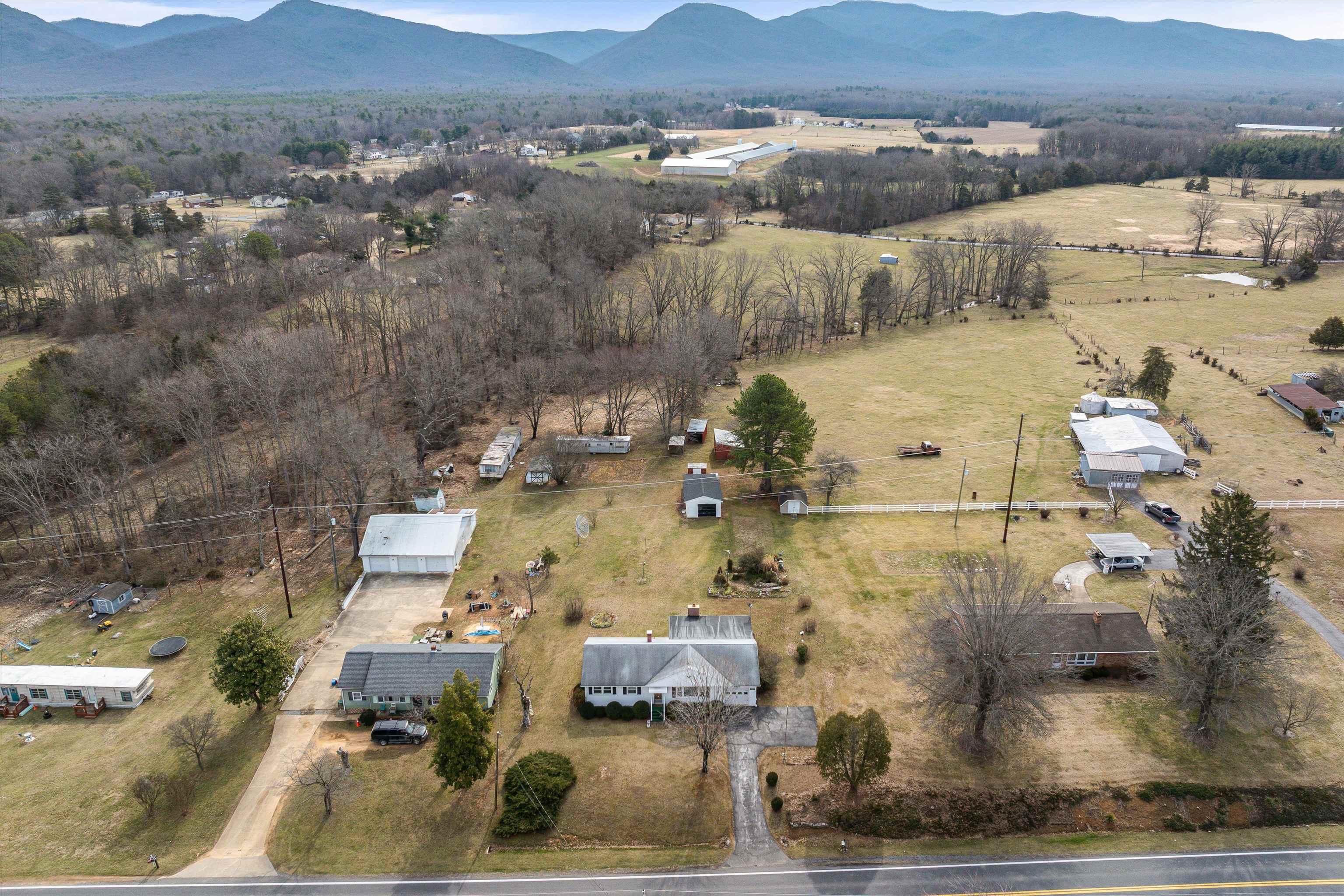 14335 SOUTH EAST SIDE HWY, GROTTOES, Virginia 24441, 3 Bedrooms Bedrooms, ,1 BathroomBathrooms,Residential,14335 SOUTH EAST SIDE HWY,662766 MLS # 662766