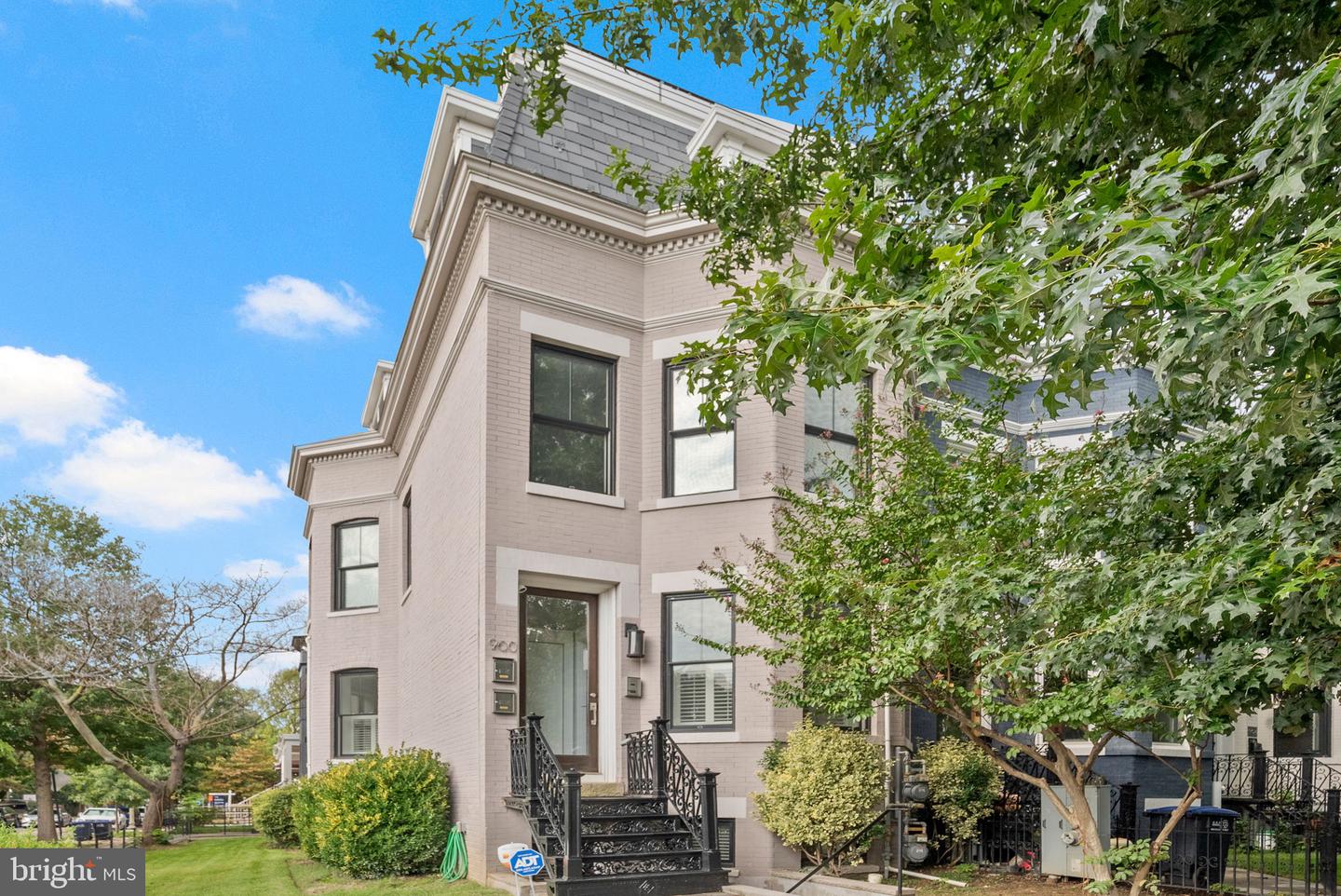 900 11TH ST NE #1, WASHINGTON, District Of Columbia 20002, 3 Bedrooms Bedrooms, ,3 BathroomsBathrooms,Residential,For sale,900 11TH ST NE #1,DCDC2193168 MLS # DCDC2193168