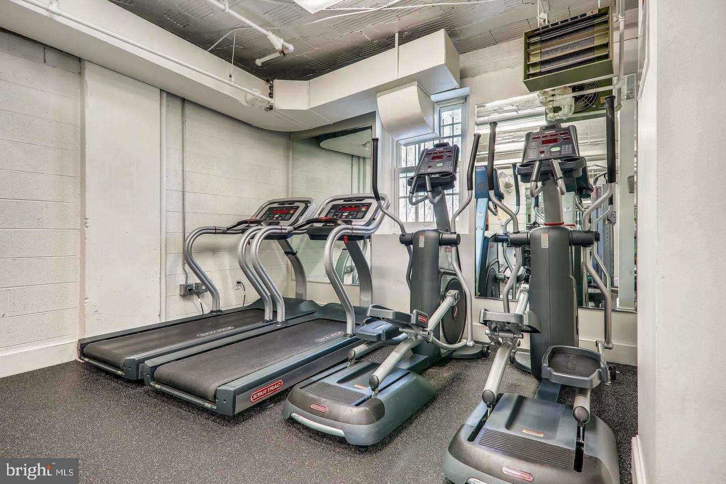 2737 DEVONSHIRE PL NW #D, WASHINGTON, District Of Columbia 20008, 1 Bedroom Bedrooms, ,1 BathroomBathrooms,Residential,For sale,2737 DEVONSHIRE PL NW #D,DCDC2193228 MLS # DCDC2193228