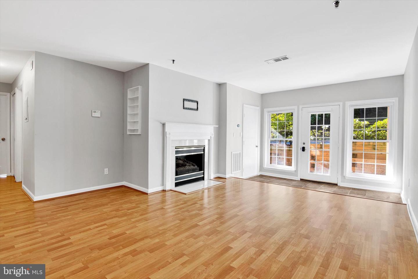 1100 QUAKER HILL DR #10, ALEXANDRIA, Virginia 22314, 2 Bedrooms Bedrooms, ,1 BathroomBathrooms,Residential,For sale,1100 QUAKER HILL DR #10,VAAX2043556 MLS # VAAX2043556