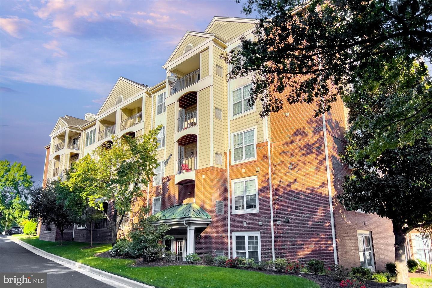 1100 QUAKER HILL DR #10, ALEXANDRIA, Virginia 22314, 2 Bedrooms Bedrooms, ,1 BathroomBathrooms,Residential,For sale,1100 QUAKER HILL DR #10,VAAX2043556 MLS # VAAX2043556