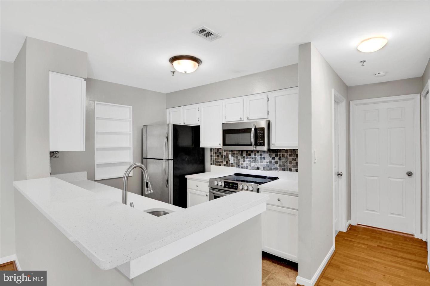 1100 QUAKER HILL DR #10, ALEXANDRIA, Virginia 22314, 2 Bedrooms Bedrooms, ,1 BathroomBathrooms,Residential,For sale,1100 QUAKER HILL DR #10,VAAX2043556 MLS # VAAX2043556