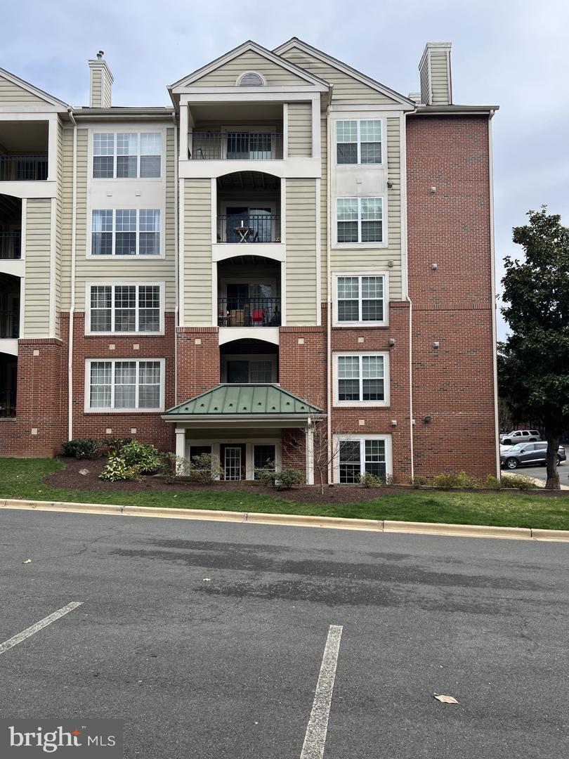 1100 QUAKER HILL DR #10, ALEXANDRIA, Virginia 22314, 2 Bedrooms Bedrooms, ,1 BathroomBathrooms,Residential,For sale,1100 QUAKER HILL DR #10,VAAX2043556 MLS # VAAX2043556