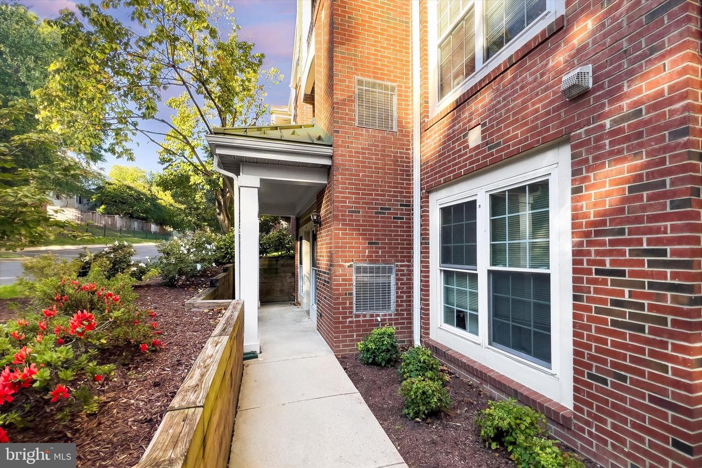 1100 QUAKER HILL DR #10, ALEXANDRIA, Virginia 22314, 2 Bedrooms Bedrooms, ,1 BathroomBathrooms,Residential,For sale,1100 QUAKER HILL DR #10,VAAX2043556 MLS # VAAX2043556