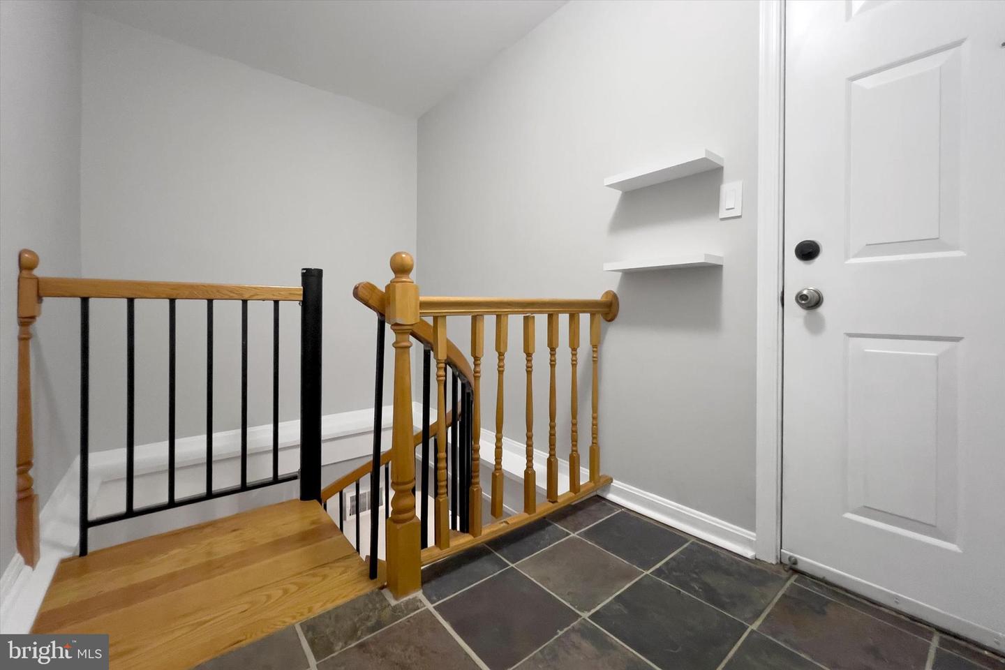 1100 QUAKER HILL DR #10, ALEXANDRIA, Virginia 22314, 2 Bedrooms Bedrooms, ,1 BathroomBathrooms,Residential,For sale,1100 QUAKER HILL DR #10,VAAX2043556 MLS # VAAX2043556