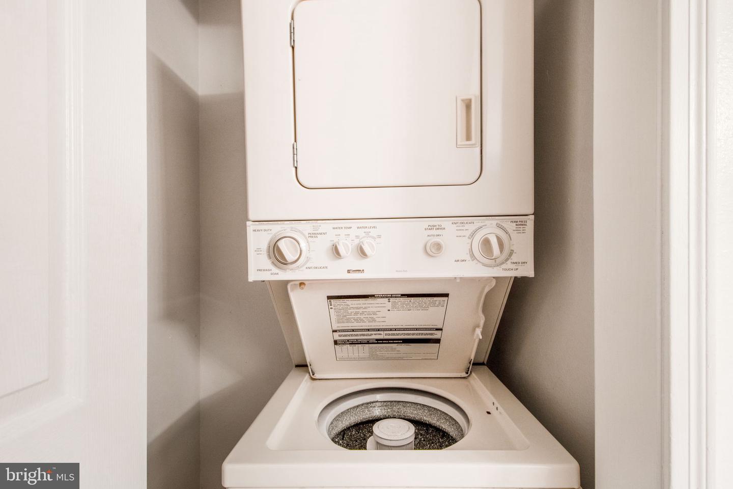 3313 WYNDHAM CIR #1218, ALEXANDRIA, Virginia 22302, 1 Bedroom Bedrooms, ,1 BathroomBathrooms,Residential,For sale,3313 WYNDHAM CIR #1218,VAAX2043566 MLS # VAAX2043566