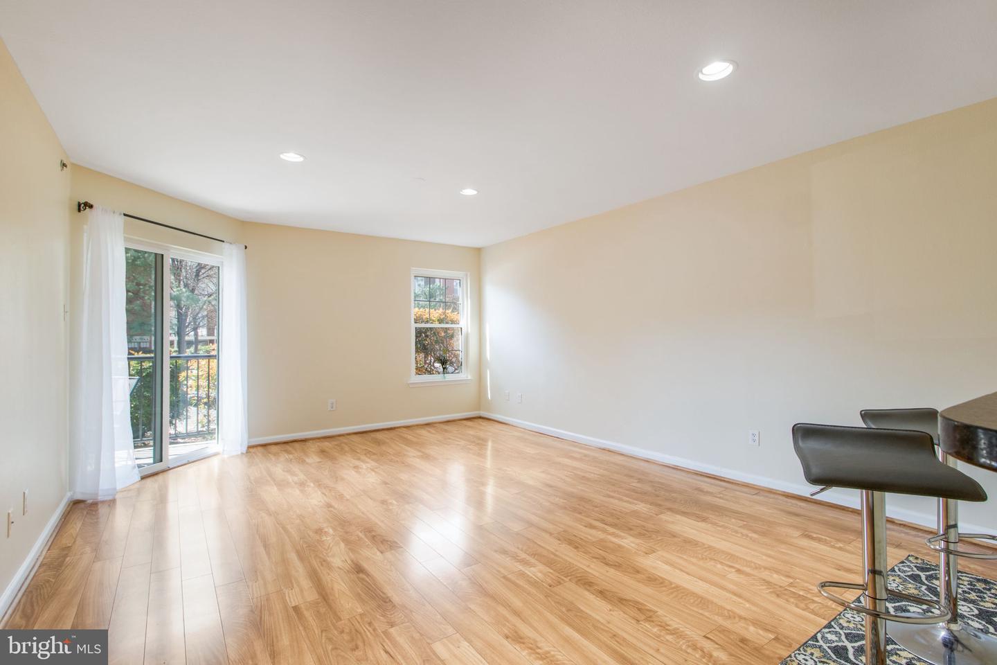 3313 WYNDHAM CIR #1218, ALEXANDRIA, Virginia 22302, 1 Bedroom Bedrooms, ,1 BathroomBathrooms,Residential,For sale,3313 WYNDHAM CIR #1218,VAAX2043566 MLS # VAAX2043566