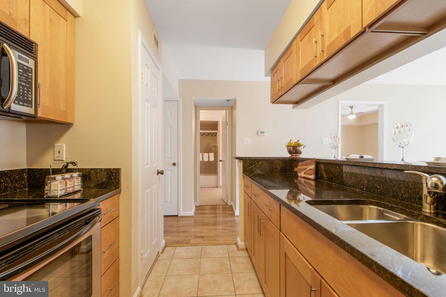 3313 WYNDHAM CIR #1218, ALEXANDRIA, Virginia 22302, 1 Bedroom Bedrooms, ,1 BathroomBathrooms,Residential,For sale,3313 WYNDHAM CIR #1218,VAAX2043566 MLS # VAAX2043566