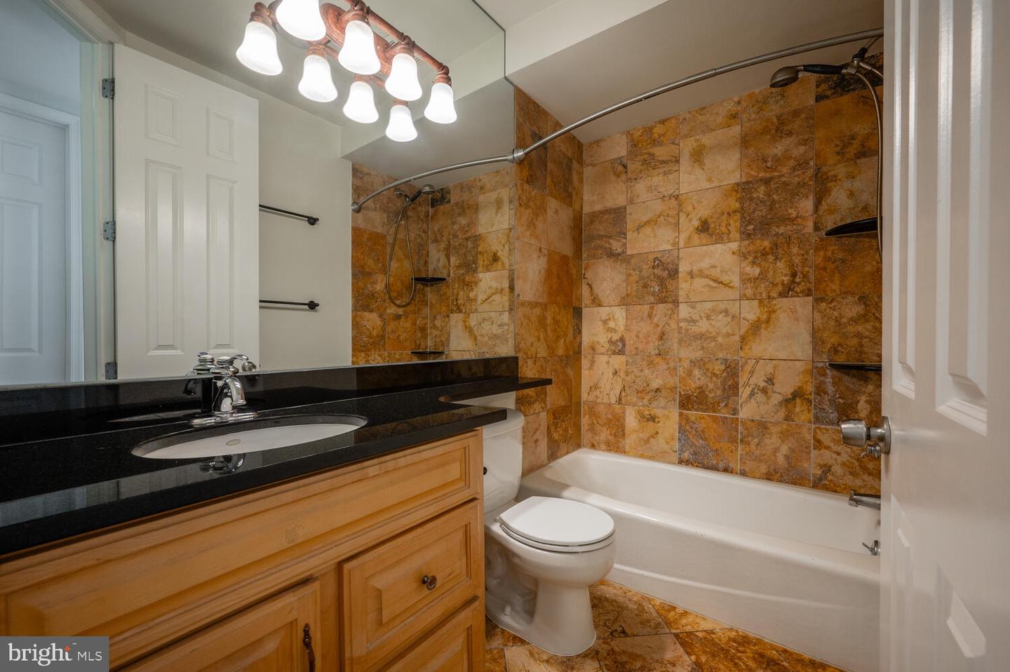 613 14TH PL NE, WASHINGTON, District Of Columbia 20002, 2 Bedrooms Bedrooms, ,2 BathroomsBathrooms,Residential,For sale,613 14TH PL NE,DCDC2193586 MLS # DCDC2193586