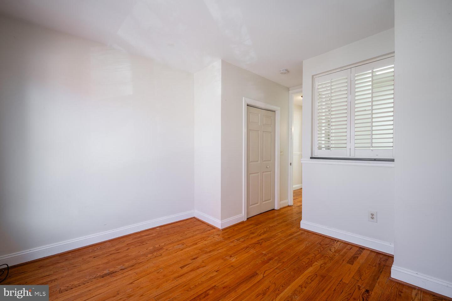 613 14TH PL NE, WASHINGTON, District Of Columbia 20002, 2 Bedrooms Bedrooms, ,2 BathroomsBathrooms,Residential,For sale,613 14TH PL NE,DCDC2193586 MLS # DCDC2193586