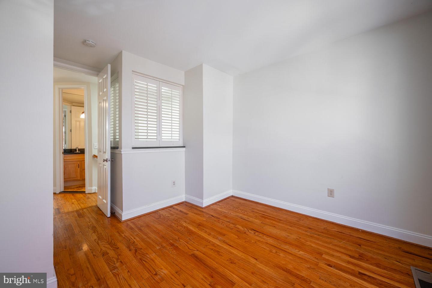 613 14TH PL NE, WASHINGTON, District Of Columbia 20002, 2 Bedrooms Bedrooms, ,2 BathroomsBathrooms,Residential,For sale,613 14TH PL NE,DCDC2193586 MLS # DCDC2193586
