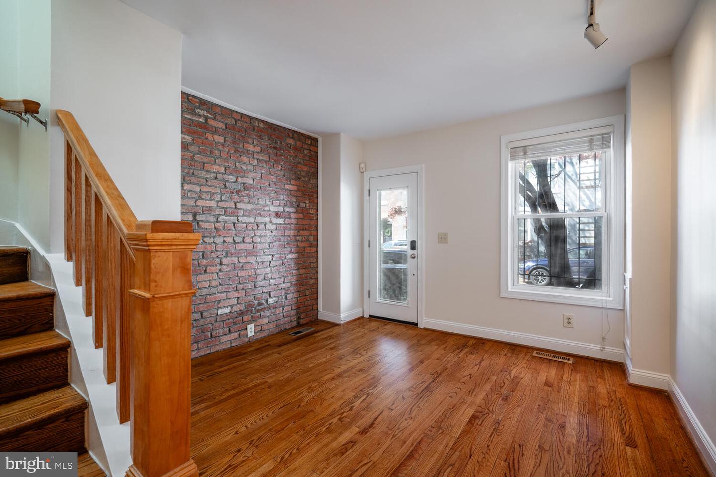 613 14TH PL NE, WASHINGTON, District Of Columbia 20002, 2 Bedrooms Bedrooms, ,2 BathroomsBathrooms,Residential,For sale,613 14TH PL NE,DCDC2193586 MLS # DCDC2193586