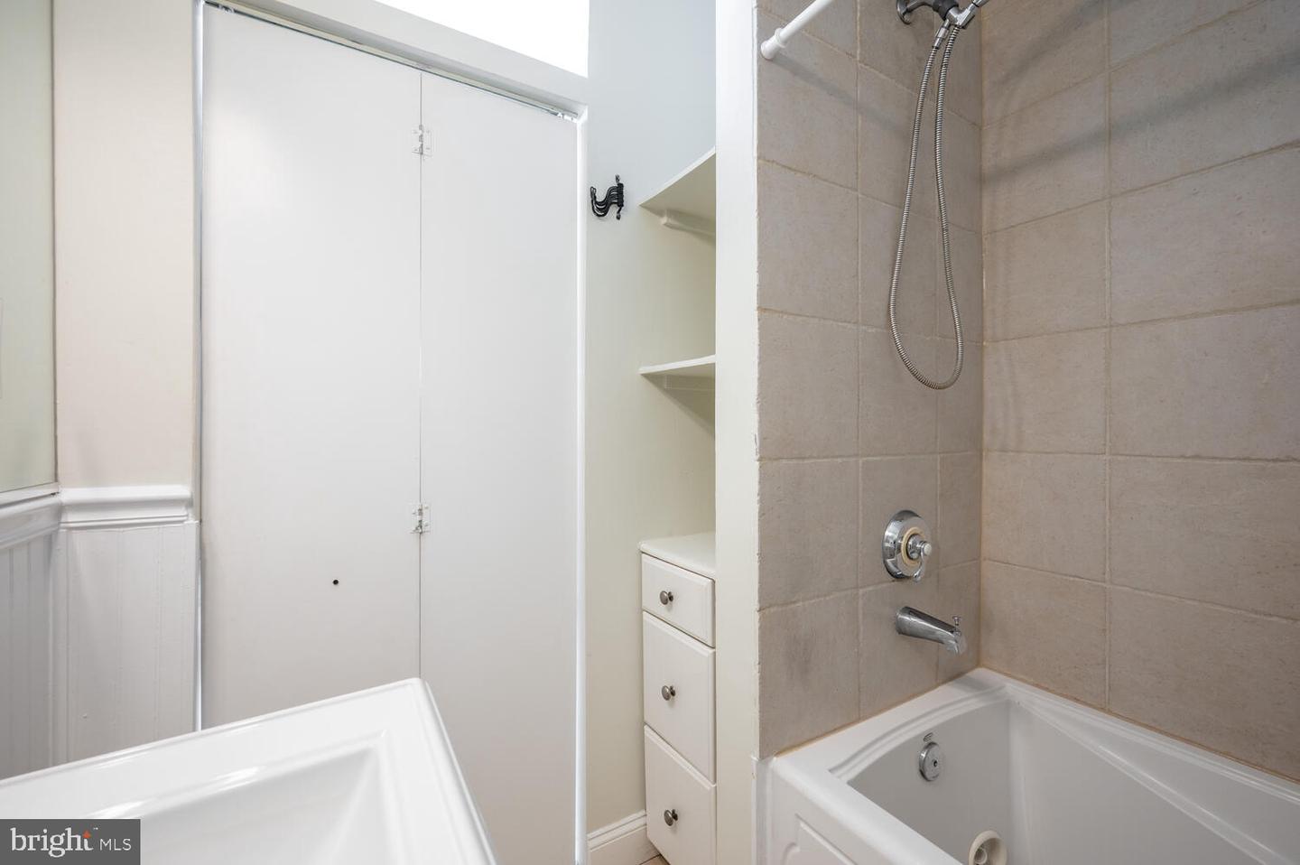 613 14TH PL NE, WASHINGTON, District Of Columbia 20002, 2 Bedrooms Bedrooms, ,2 BathroomsBathrooms,Residential,For sale,613 14TH PL NE,DCDC2193586 MLS # DCDC2193586