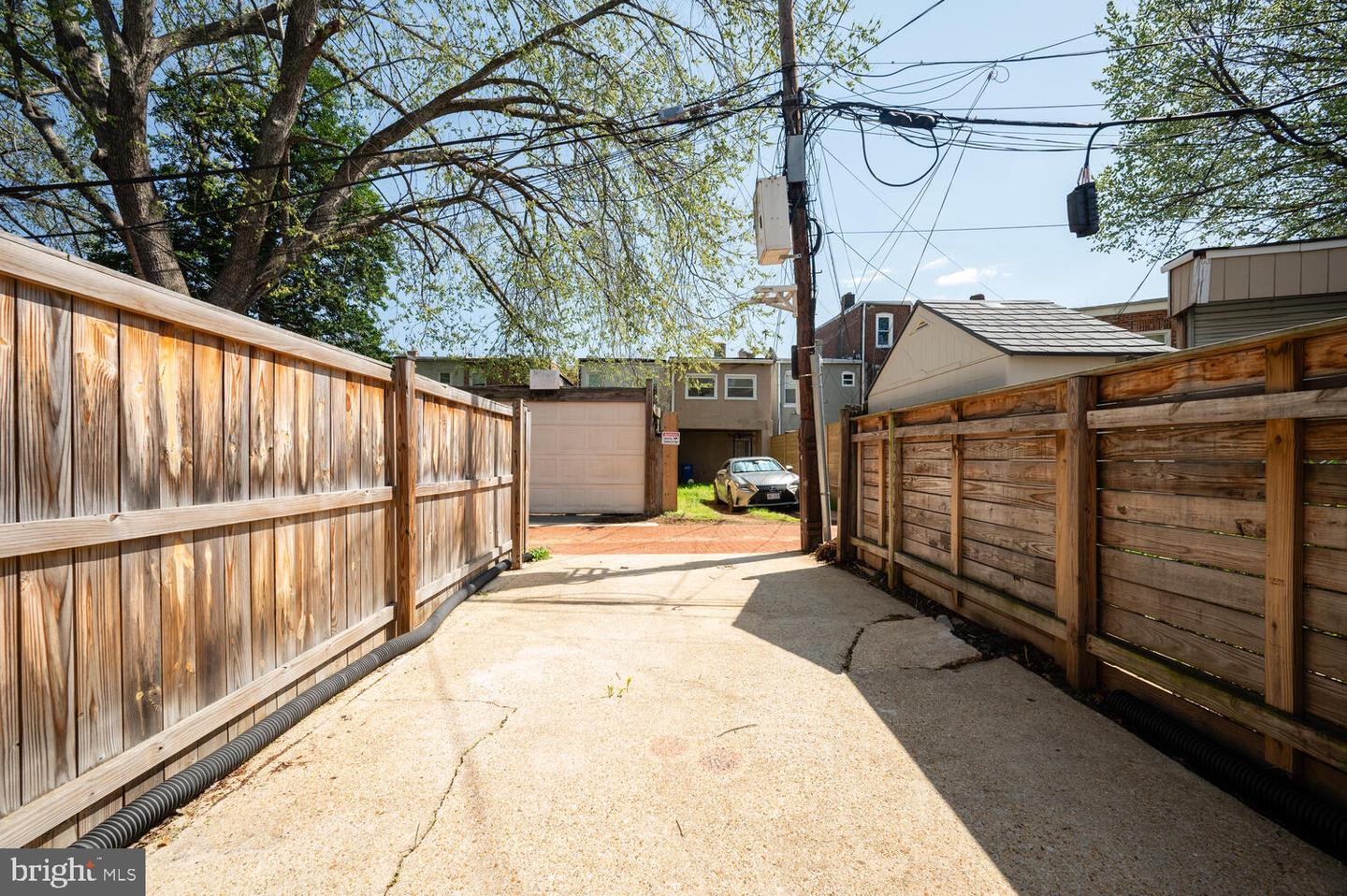 613 14TH PL NE, WASHINGTON, District Of Columbia 20002, 2 Bedrooms Bedrooms, ,2 BathroomsBathrooms,Residential,For sale,613 14TH PL NE,DCDC2193586 MLS # DCDC2193586