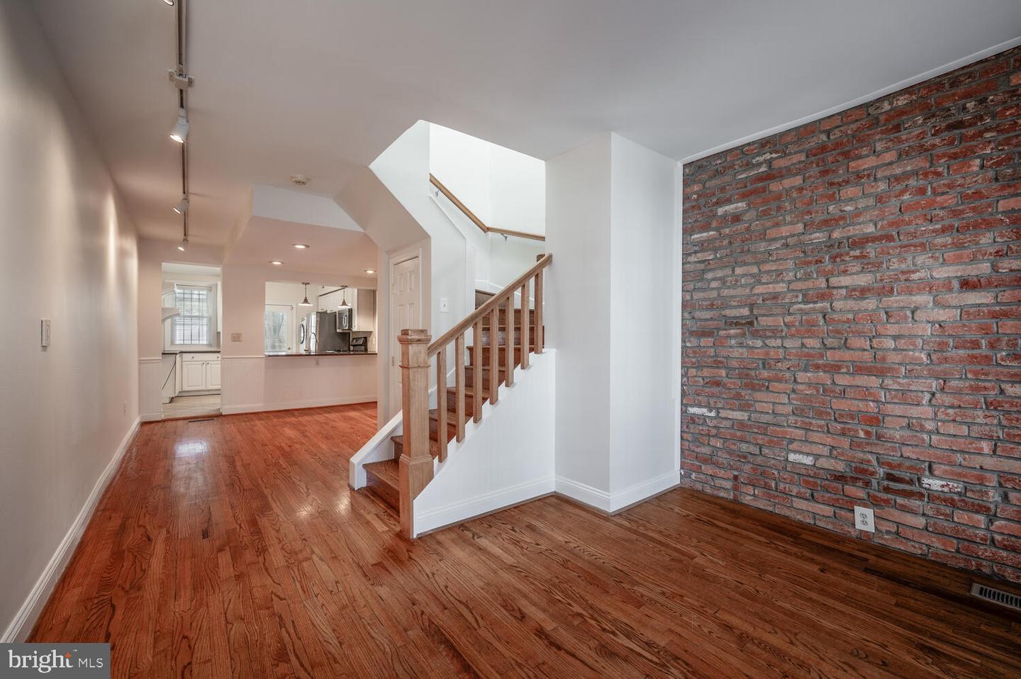 613 14TH PL NE, WASHINGTON, District Of Columbia 20002, 2 Bedrooms Bedrooms, ,2 BathroomsBathrooms,Residential,For sale,613 14TH PL NE,DCDC2193586 MLS # DCDC2193586