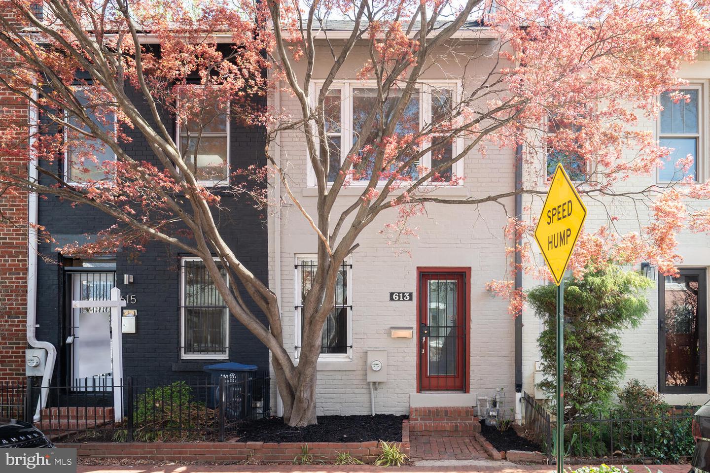 613 14TH PL NE, WASHINGTON, District Of Columbia 20002, 2 Bedrooms Bedrooms, ,2 BathroomsBathrooms,Residential,For sale,613 14TH PL NE,DCDC2193586 MLS # DCDC2193586