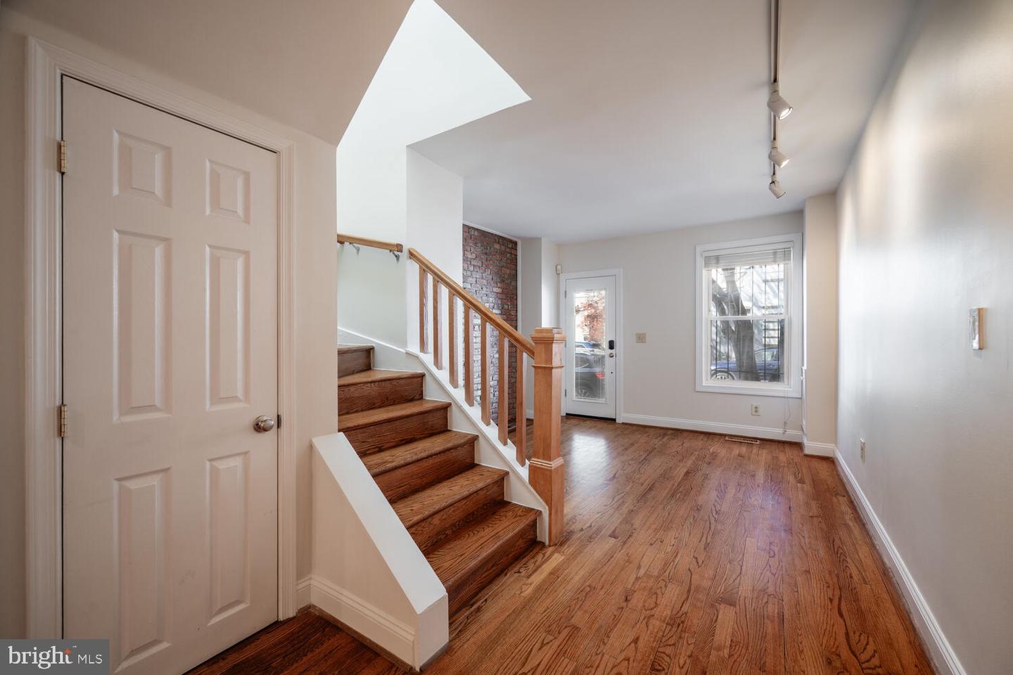 613 14TH PL NE, WASHINGTON, District Of Columbia 20002, 2 Bedrooms Bedrooms, ,2 BathroomsBathrooms,Residential,For sale,613 14TH PL NE,DCDC2193586 MLS # DCDC2193586