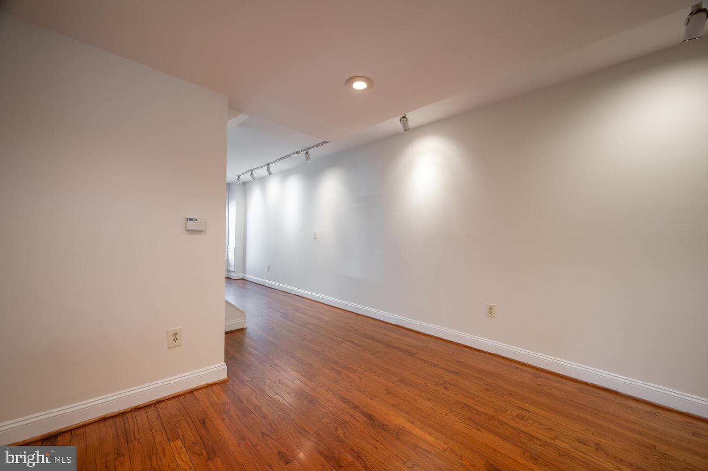 613 14TH PL NE, WASHINGTON, District Of Columbia 20002, 2 Bedrooms Bedrooms, ,2 BathroomsBathrooms,Residential,For sale,613 14TH PL NE,DCDC2193586 MLS # DCDC2193586