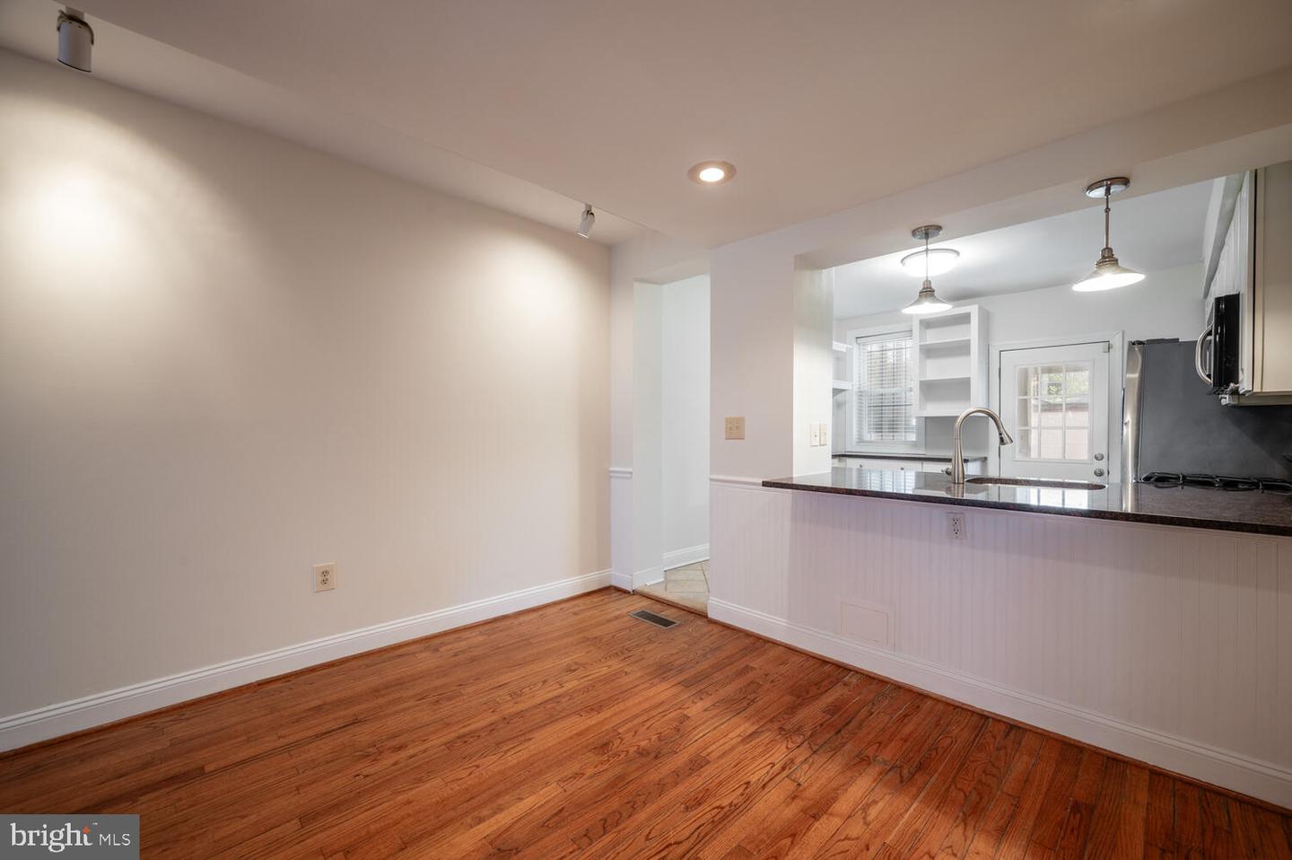 613 14TH PL NE, WASHINGTON, District Of Columbia 20002, 2 Bedrooms Bedrooms, ,2 BathroomsBathrooms,Residential,For sale,613 14TH PL NE,DCDC2193586 MLS # DCDC2193586