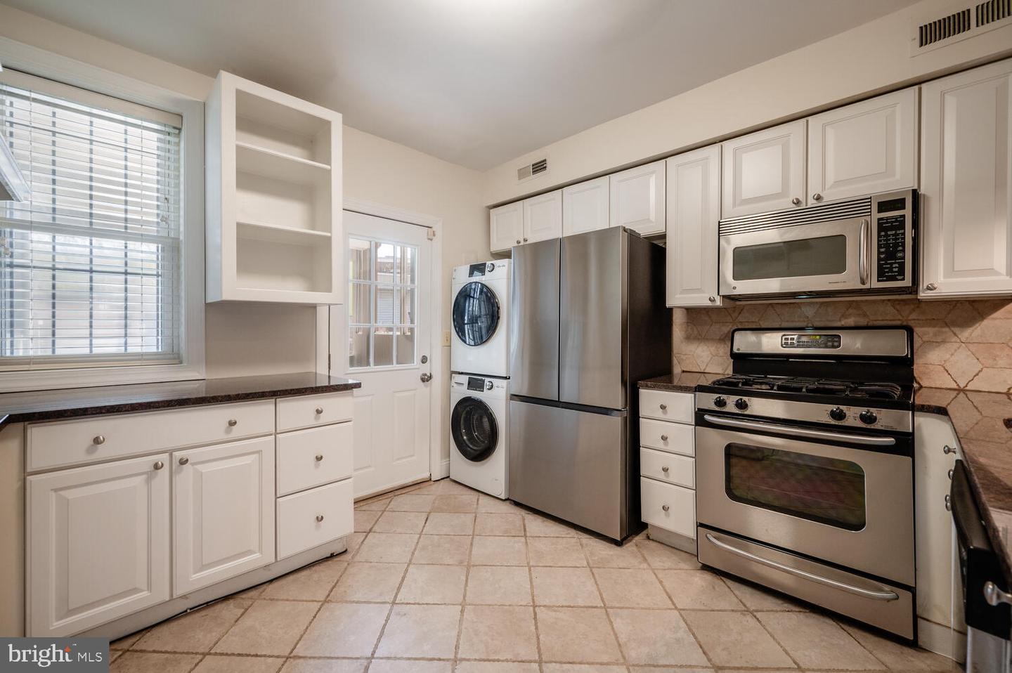 613 14TH PL NE, WASHINGTON, District Of Columbia 20002, 2 Bedrooms Bedrooms, ,2 BathroomsBathrooms,Residential,For sale,613 14TH PL NE,DCDC2193586 MLS # DCDC2193586