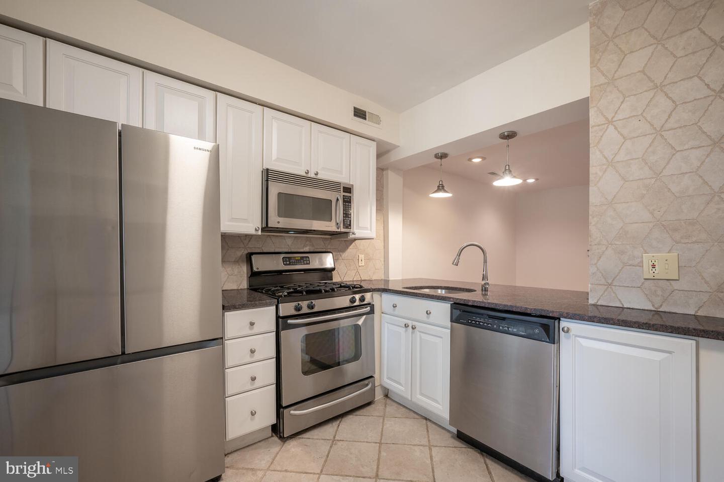 613 14TH PL NE, WASHINGTON, District Of Columbia 20002, 2 Bedrooms Bedrooms, ,2 BathroomsBathrooms,Residential,For sale,613 14TH PL NE,DCDC2193586 MLS # DCDC2193586