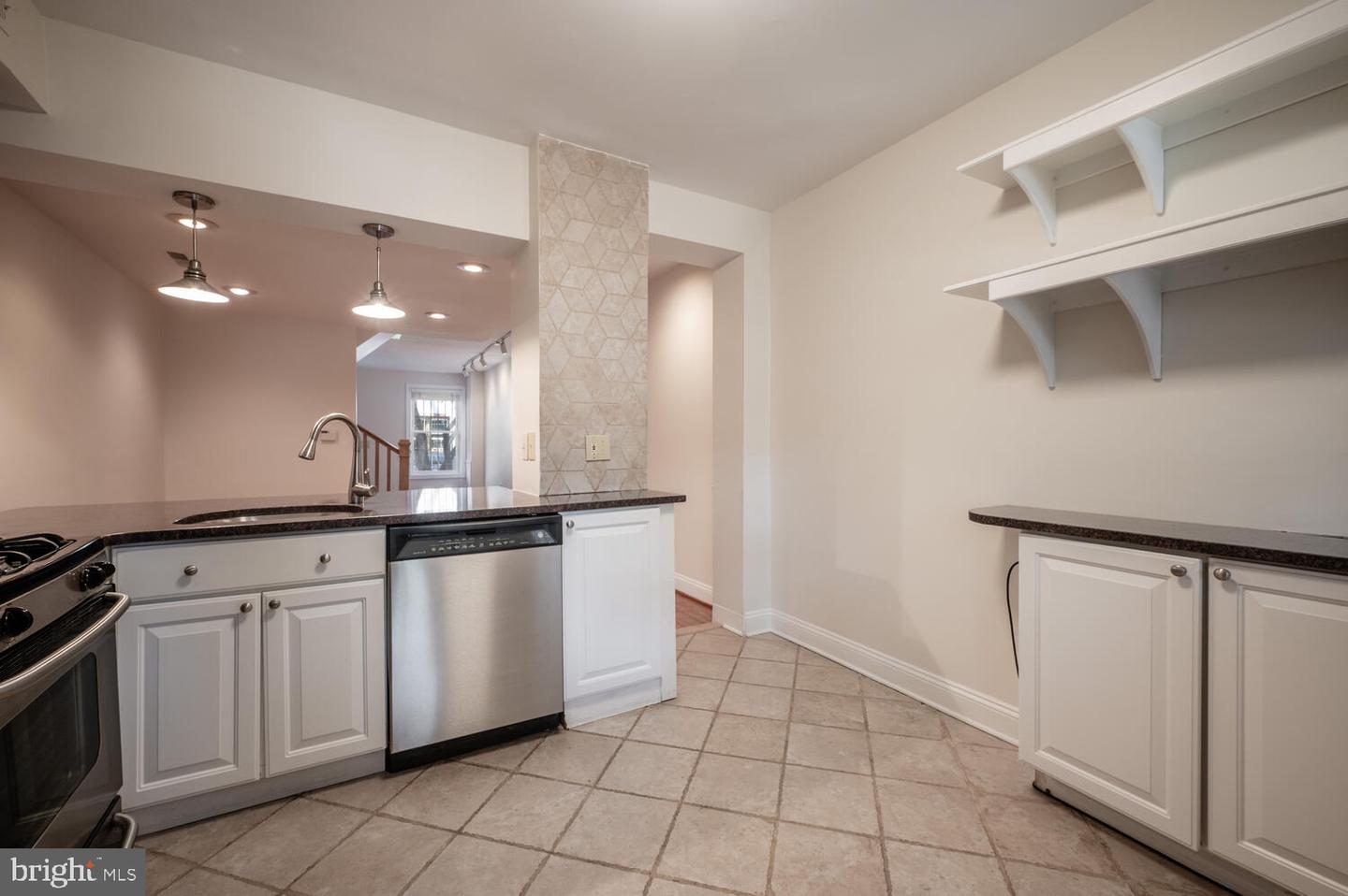 613 14TH PL NE, WASHINGTON, District Of Columbia 20002, 2 Bedrooms Bedrooms, ,2 BathroomsBathrooms,Residential,For sale,613 14TH PL NE,DCDC2193586 MLS # DCDC2193586