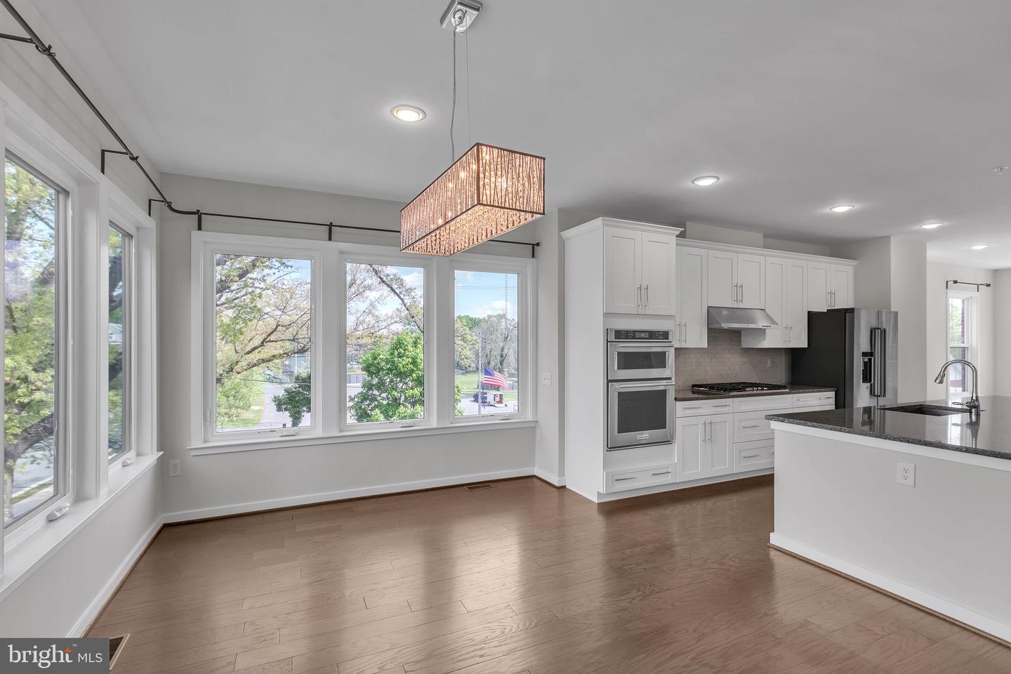 3951 OAK ST, FAIRFAX, Virginia 22030, 4 Bedrooms Bedrooms, 3 Rooms Rooms,3 BathroomsBathrooms,Residential,For sale,3951 OAK ST,VAFC2005608 MLS # VAFC2005608