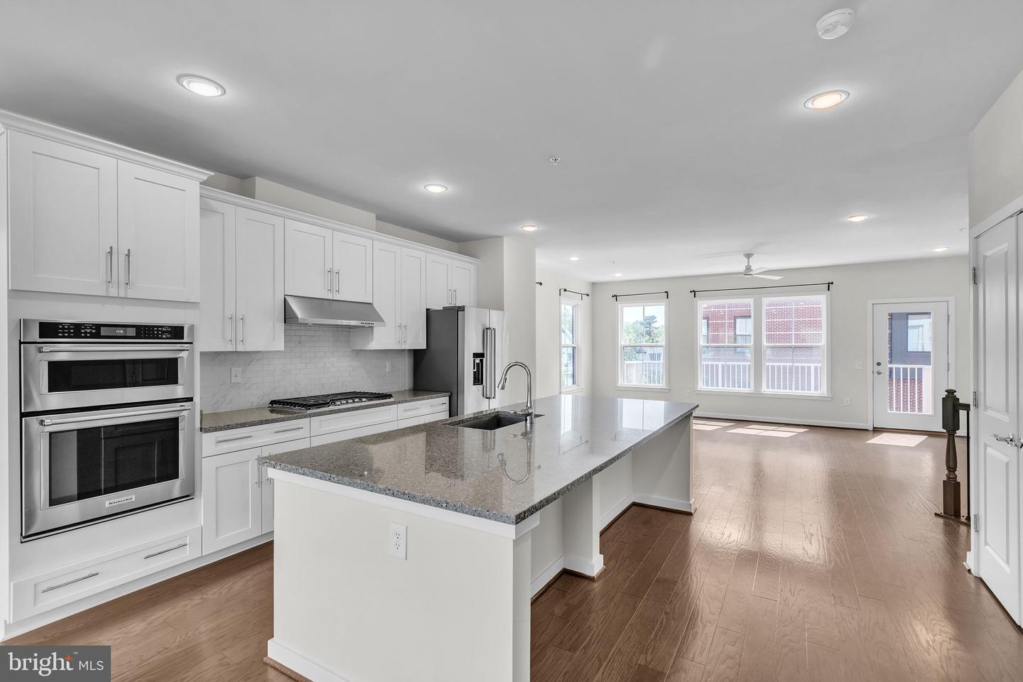 3951 OAK ST, FAIRFAX, Virginia 22030, 4 Bedrooms Bedrooms, 3 Rooms Rooms,3 BathroomsBathrooms,Residential,For sale,3951 OAK ST,VAFC2005608 MLS # VAFC2005608