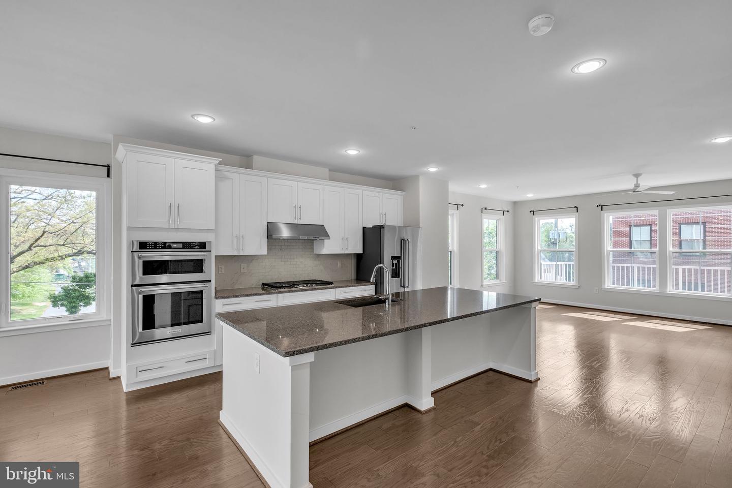 3951 OAK ST, FAIRFAX, Virginia 22030, 4 Bedrooms Bedrooms, 3 Rooms Rooms,3 BathroomsBathrooms,Residential,For sale,3951 OAK ST,VAFC2005608 MLS # VAFC2005608