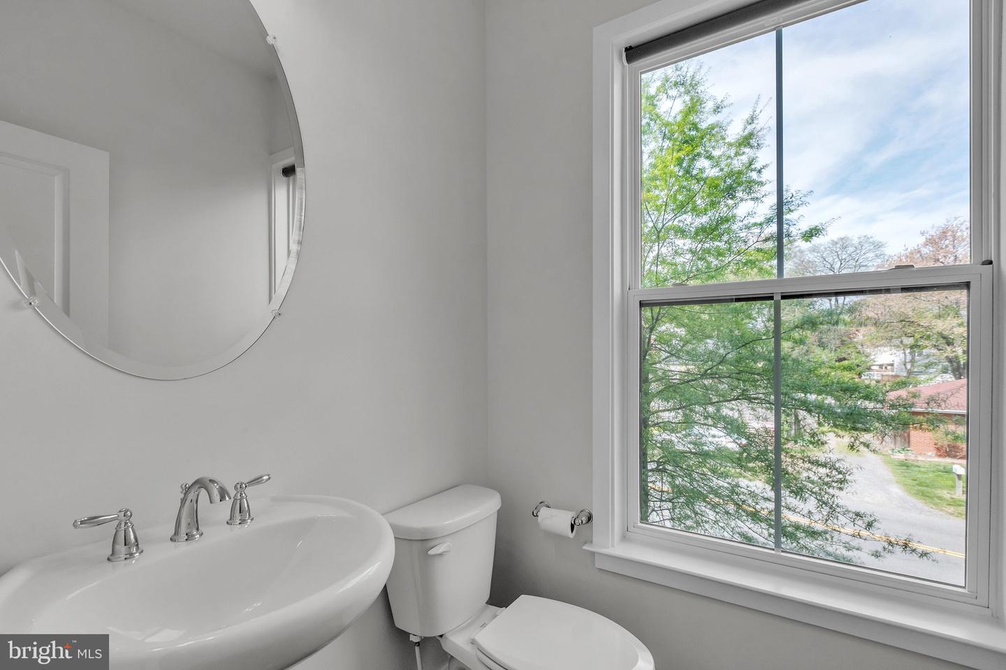 3951 OAK ST, FAIRFAX, Virginia 22030, 4 Bedrooms Bedrooms, 3 Rooms Rooms,3 BathroomsBathrooms,Residential,For sale,3951 OAK ST,VAFC2005608 MLS # VAFC2005608