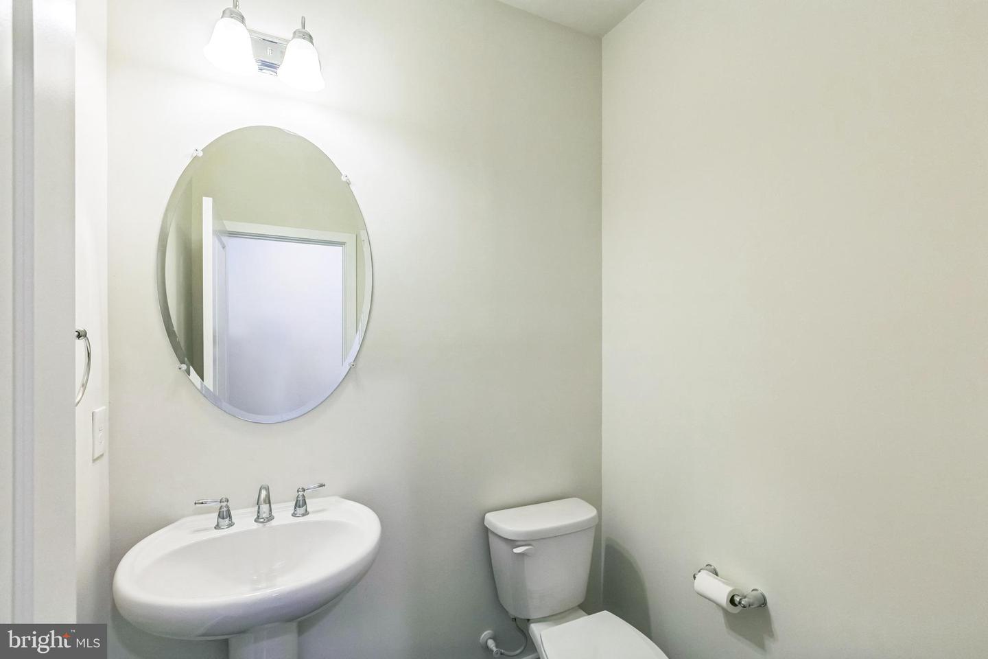 3951 OAK ST, FAIRFAX, Virginia 22030, 4 Bedrooms Bedrooms, 3 Rooms Rooms,3 BathroomsBathrooms,Residential,For sale,3951 OAK ST,VAFC2005608 MLS # VAFC2005608