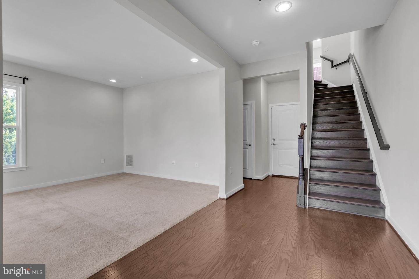 3951 OAK ST, FAIRFAX, Virginia 22030, 4 Bedrooms Bedrooms, 3 Rooms Rooms,3 BathroomsBathrooms,Residential,For sale,3951 OAK ST,VAFC2005608 MLS # VAFC2005608