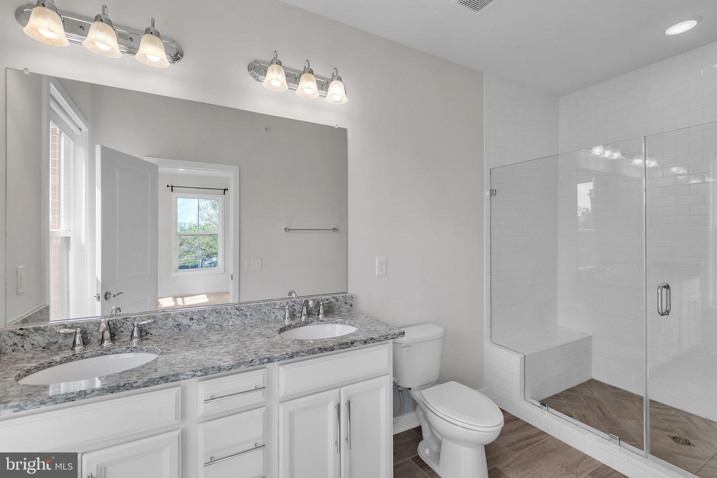 3951 OAK ST, FAIRFAX, Virginia 22030, 4 Bedrooms Bedrooms, 3 Rooms Rooms,3 BathroomsBathrooms,Residential,For sale,3951 OAK ST,VAFC2005608 MLS # VAFC2005608