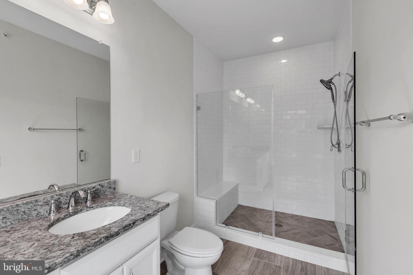 3951 OAK ST, FAIRFAX, Virginia 22030, 4 Bedrooms Bedrooms, 3 Rooms Rooms,3 BathroomsBathrooms,Residential,For sale,3951 OAK ST,VAFC2005608 MLS # VAFC2005608