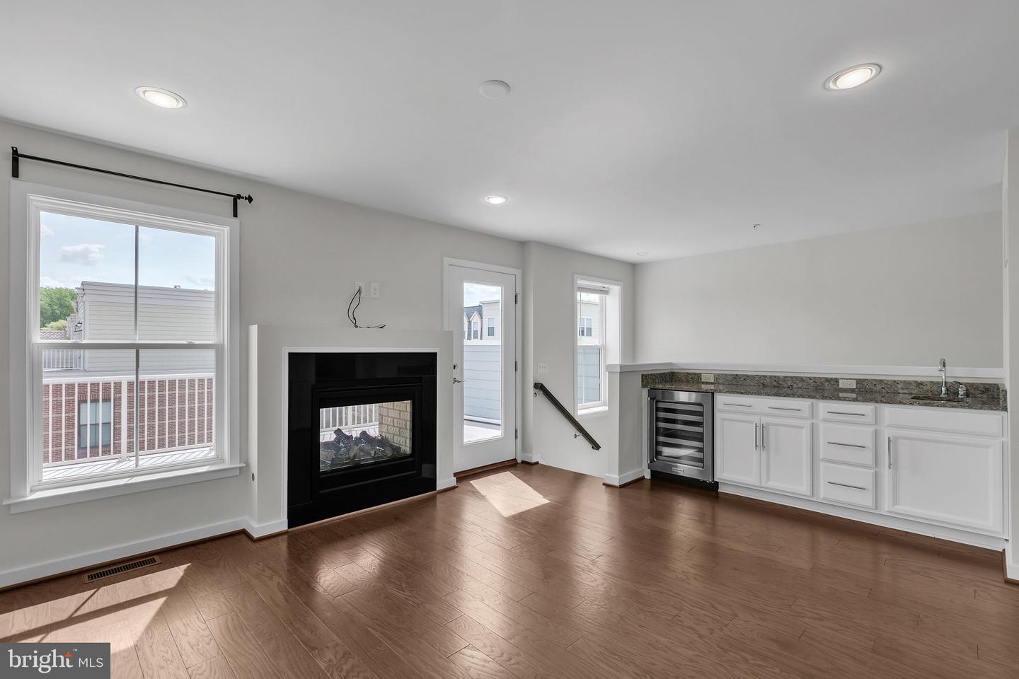 3951 OAK ST, FAIRFAX, Virginia 22030, 4 Bedrooms Bedrooms, 3 Rooms Rooms,3 BathroomsBathrooms,Residential,For sale,3951 OAK ST,VAFC2005608 MLS # VAFC2005608