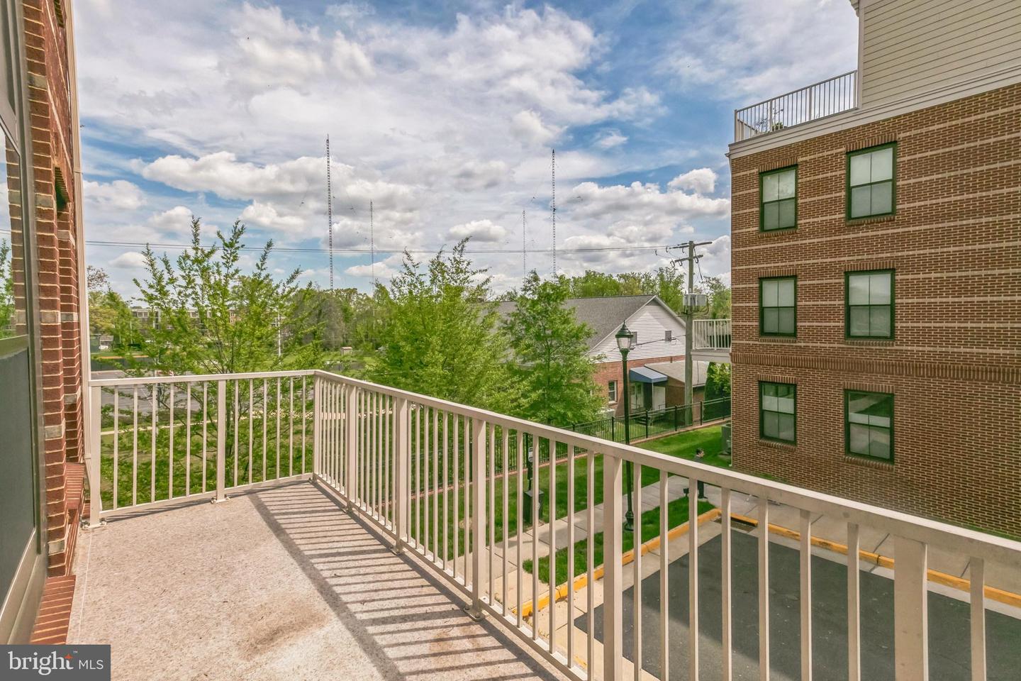 3951 OAK ST, FAIRFAX, Virginia 22030, 4 Bedrooms Bedrooms, 3 Rooms Rooms,3 BathroomsBathrooms,Residential,For sale,3951 OAK ST,VAFC2005608 MLS # VAFC2005608