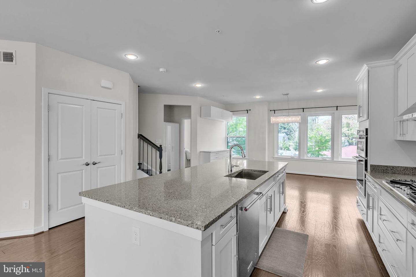 3951 OAK ST, FAIRFAX, Virginia 22030, 4 Bedrooms Bedrooms, 3 Rooms Rooms,3 BathroomsBathrooms,Residential,For sale,3951 OAK ST,VAFC2005608 MLS # VAFC2005608