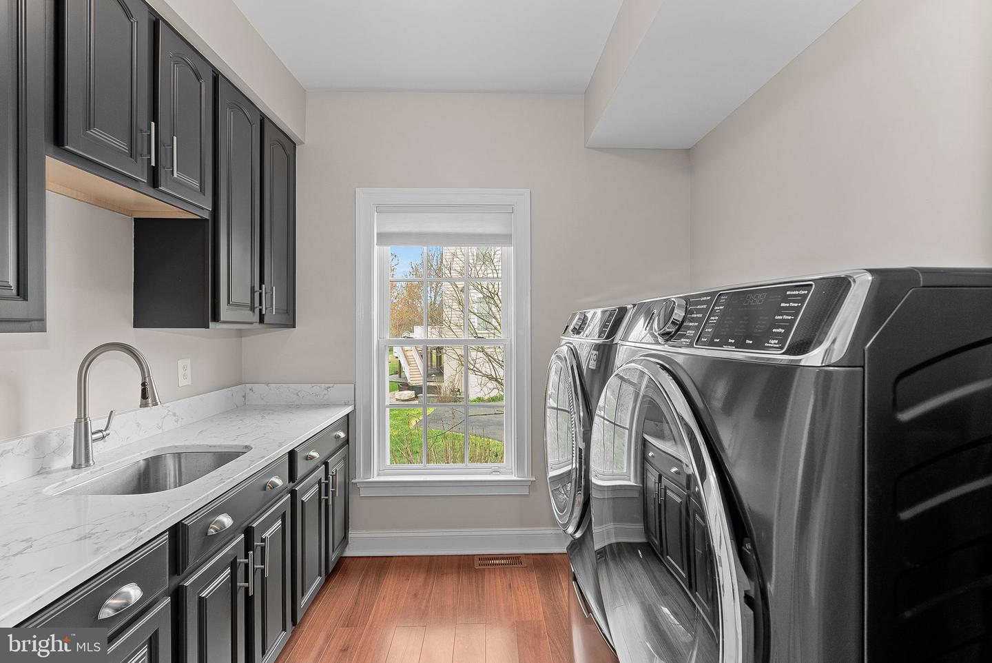 20713 ASHBURN VALLEY CT, ASHBURN, Virginia 20147, 5 Bedrooms Bedrooms, ,5 BathroomsBathrooms,Residential,For sale,20713 ASHBURN VALLEY CT,VALO2091658 MLS # VALO2091658