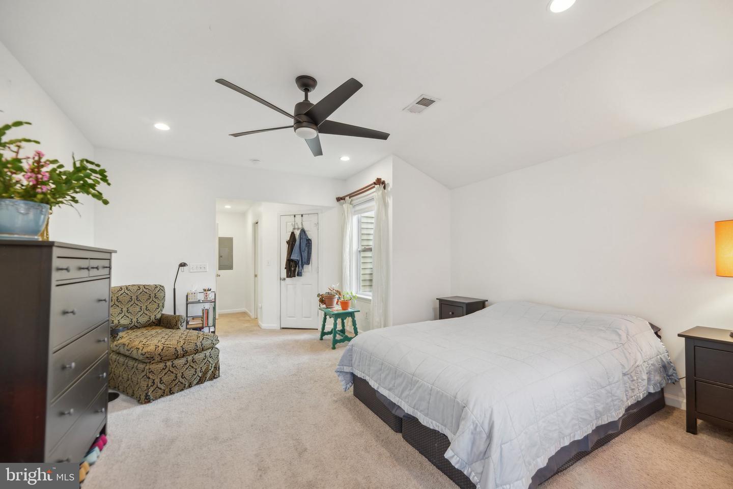 39 E REED AVE, ALEXANDRIA, Virginia 22305, 2 Bedrooms Bedrooms, ,2 BathroomsBathrooms,Residential,For sale,39 E REED AVE,VAAX2043092 MLS # VAAX2043092