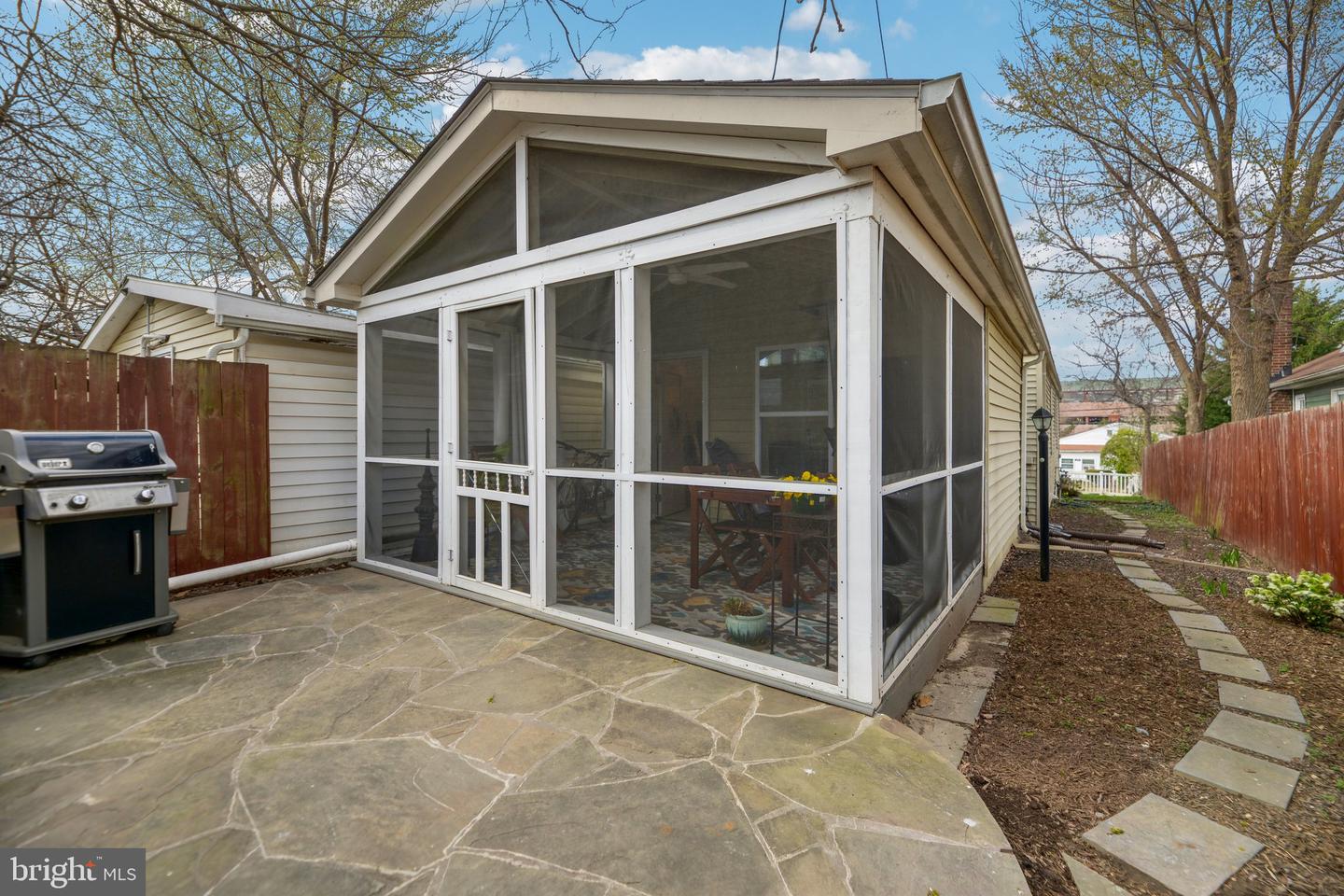 39 E REED AVE, ALEXANDRIA, Virginia 22305, 2 Bedrooms Bedrooms, ,2 BathroomsBathrooms,Residential,For sale,39 E REED AVE,VAAX2043092 MLS # VAAX2043092
