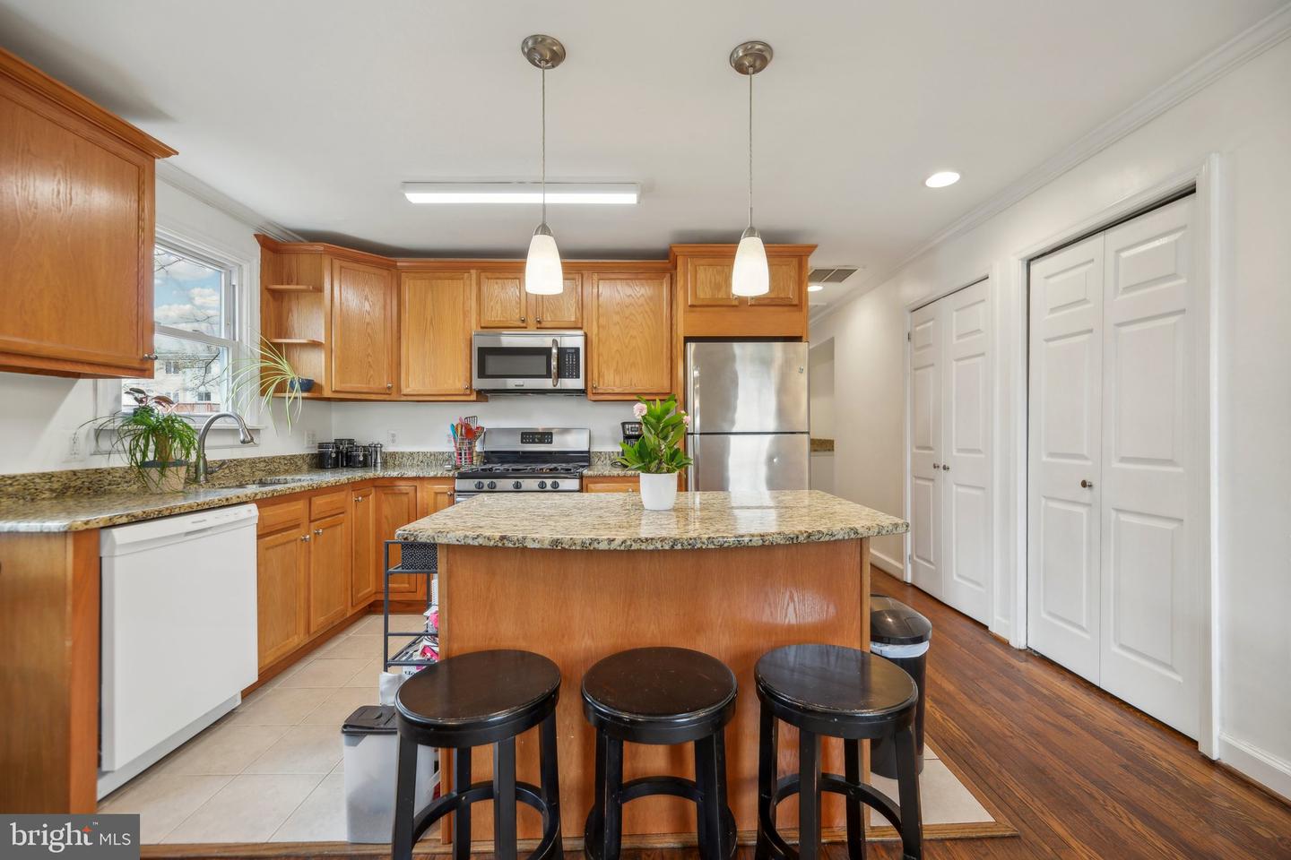 39 E REED AVE, ALEXANDRIA, Virginia 22305, 2 Bedrooms Bedrooms, ,2 BathroomsBathrooms,Residential,For sale,39 E REED AVE,VAAX2043092 MLS # VAAX2043092