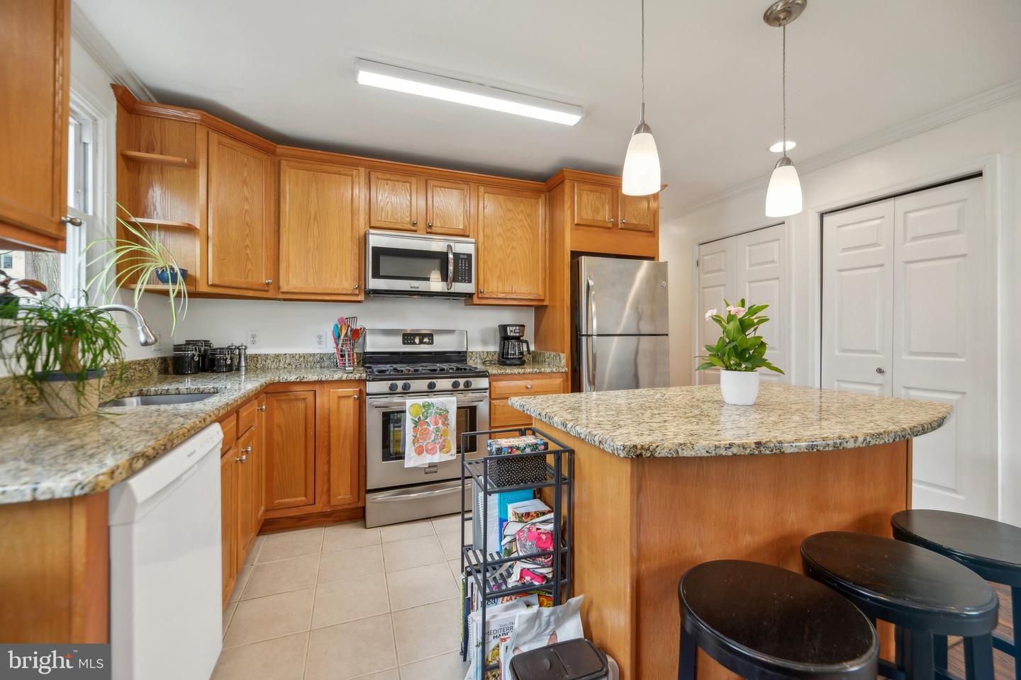 39 E REED AVE, ALEXANDRIA, Virginia 22305, 2 Bedrooms Bedrooms, ,2 BathroomsBathrooms,Residential,For sale,39 E REED AVE,VAAX2043092 MLS # VAAX2043092