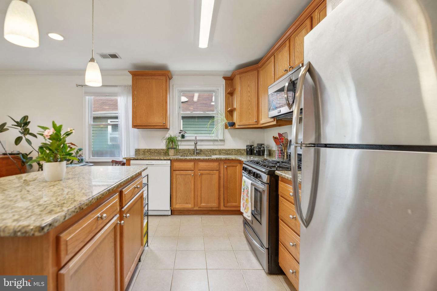 39 E REED AVE, ALEXANDRIA, Virginia 22305, 2 Bedrooms Bedrooms, ,2 BathroomsBathrooms,Residential,For sale,39 E REED AVE,VAAX2043092 MLS # VAAX2043092