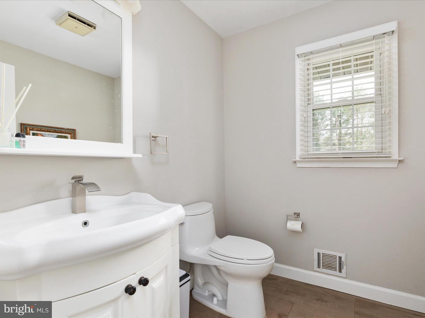 60 N TAVENNER LN, HAMILTON, Virginia 20158, 4 Bedrooms Bedrooms, 9 Rooms Rooms,3 BathroomsBathrooms,Residential,For sale,60 N TAVENNER LN,VALO2091834 MLS # VALO2091834