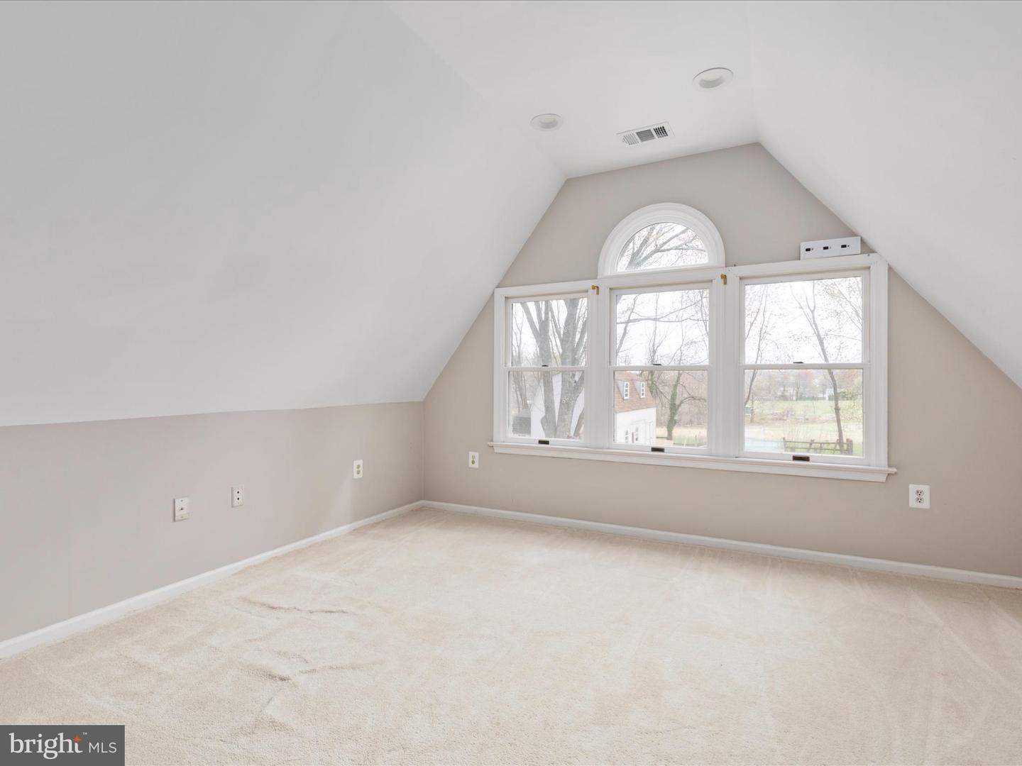 60 N TAVENNER LN, HAMILTON, Virginia 20158, 4 Bedrooms Bedrooms, 9 Rooms Rooms,3 BathroomsBathrooms,Residential,For sale,60 N TAVENNER LN,VALO2091834 MLS # VALO2091834